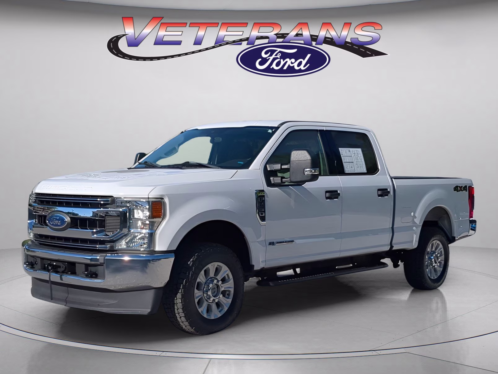 2022 Oxford White Ford Super Duty F-250 SRW XLT Crew Cab Pickup 4X4 Truck
