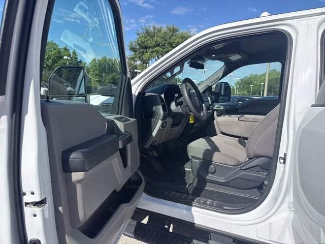 2022 Oxford White Ford Super Duty F-250 SRW XLT Crew Cab Pickup 4X4 Truck