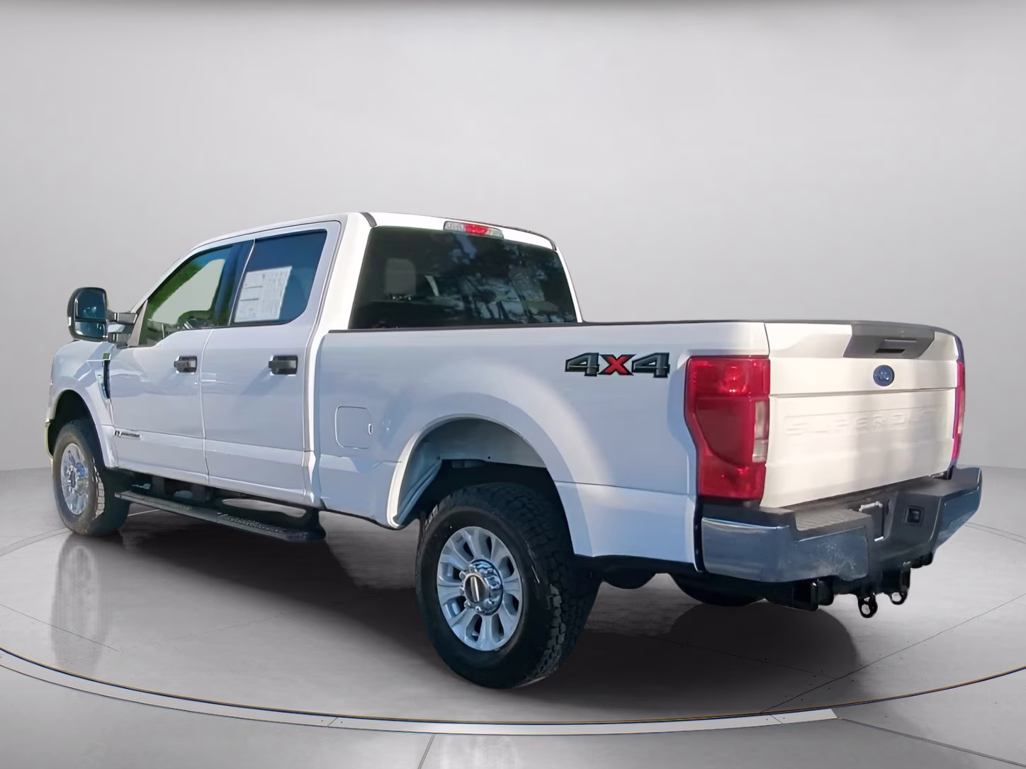 2022 Oxford White Ford Super Duty F-250 SRW XLT Crew Cab Pickup 4X4 Truck