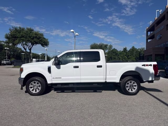 2022 Oxford White Ford Super Duty F-250 SRW XLT Crew Cab Pickup 4X4 Truck