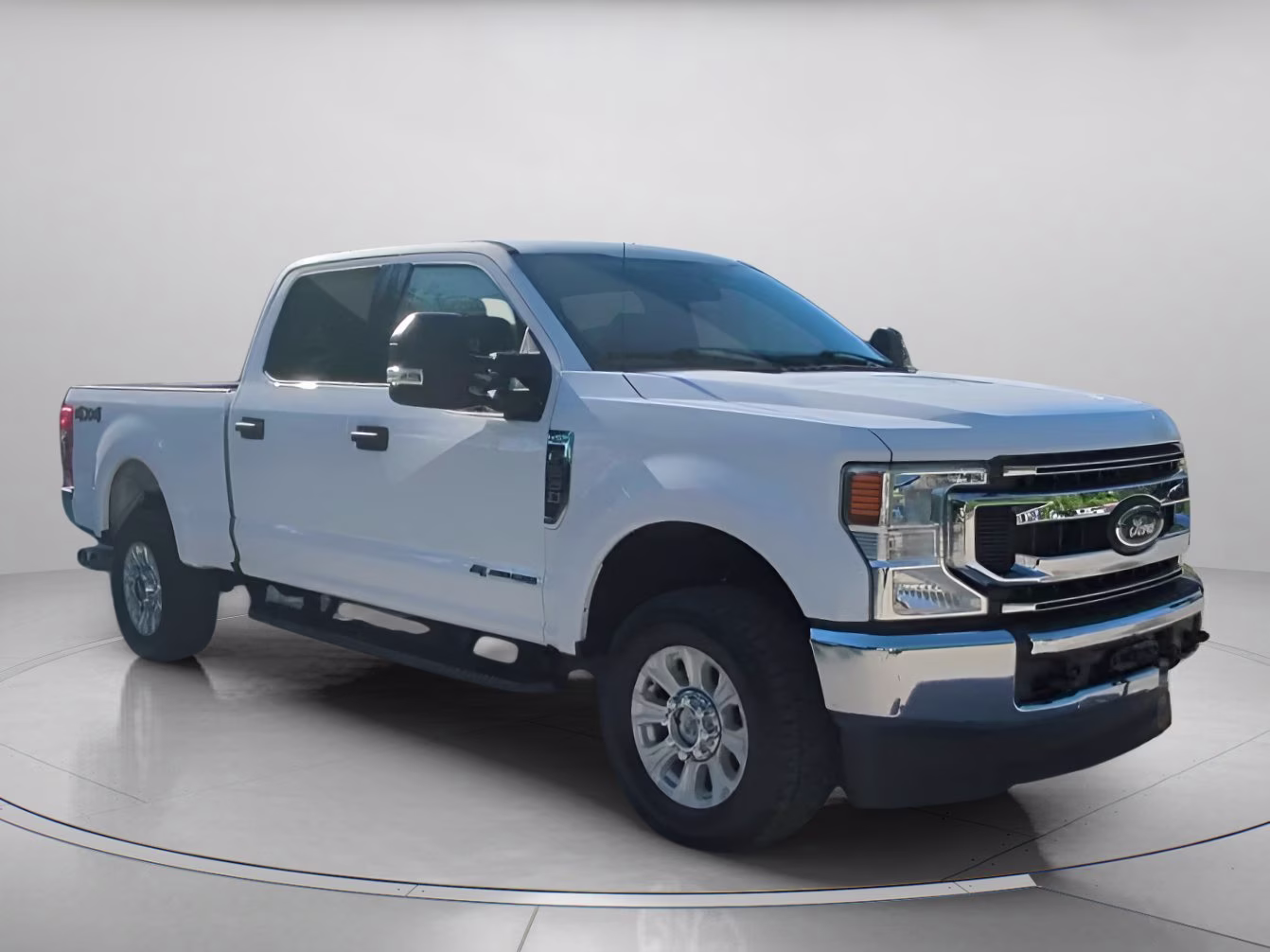 2022 Oxford White Ford Super Duty F-250 SRW XLT Crew Cab Pickup 4X4 Truck
