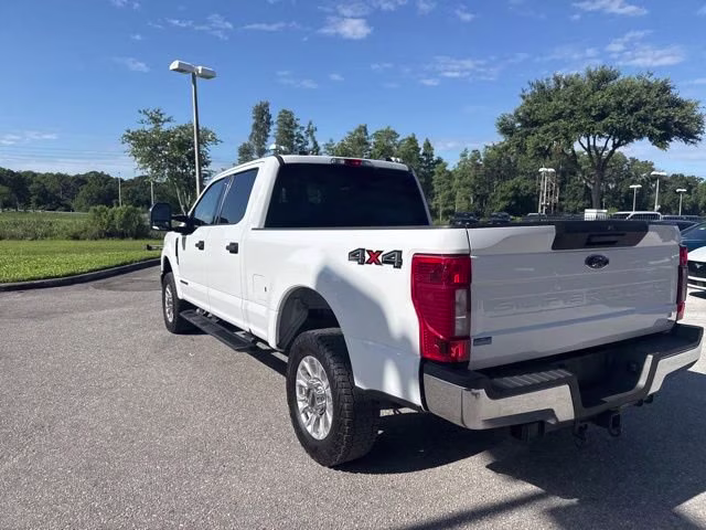 2022 Oxford White Ford Super Duty F-250 SRW XLT Crew Cab Pickup 4X4 Truck
