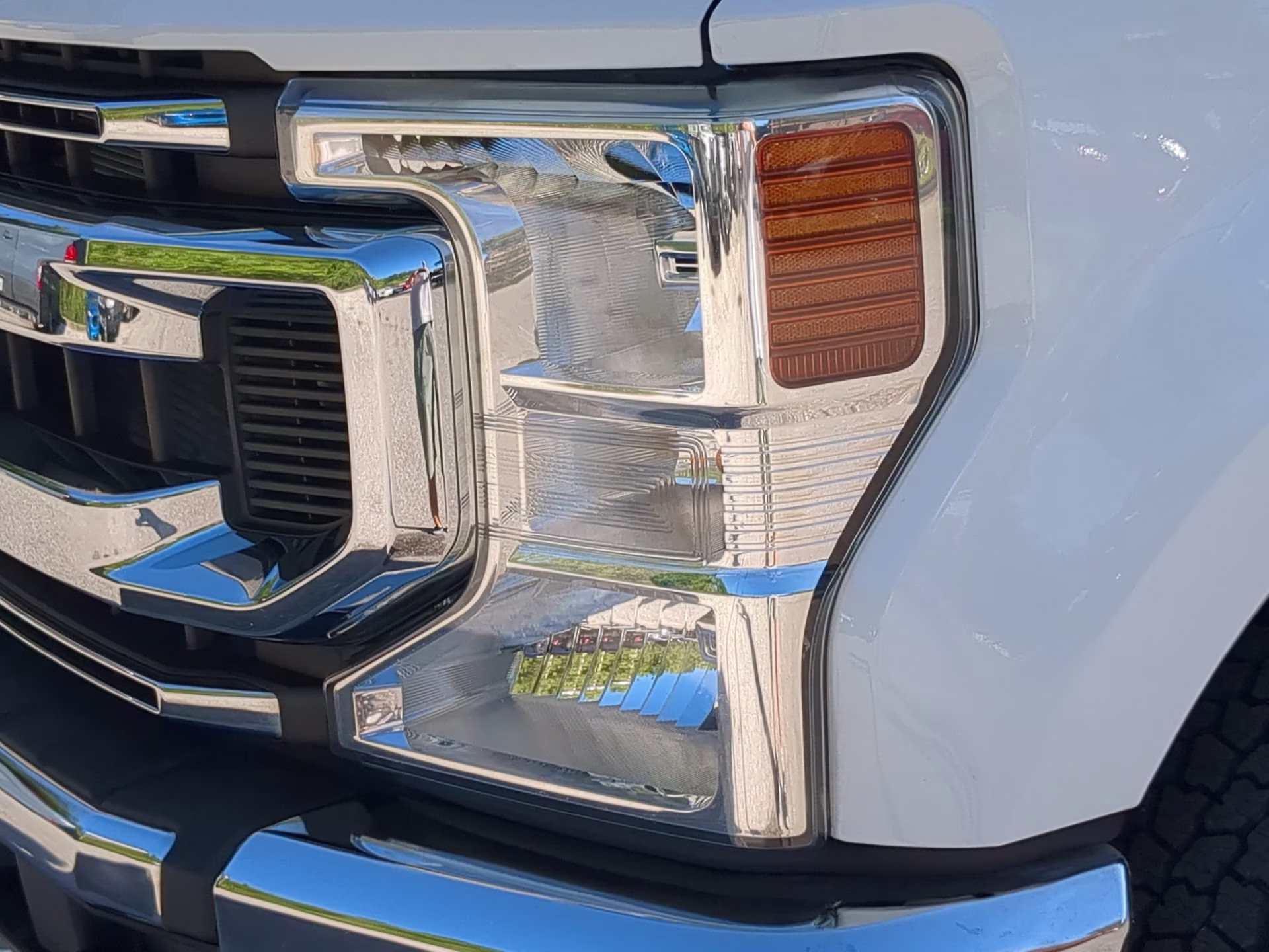 2022 Oxford White Ford Super Duty F-250 SRW XLT Crew Cab Pickup 4X4 Truck