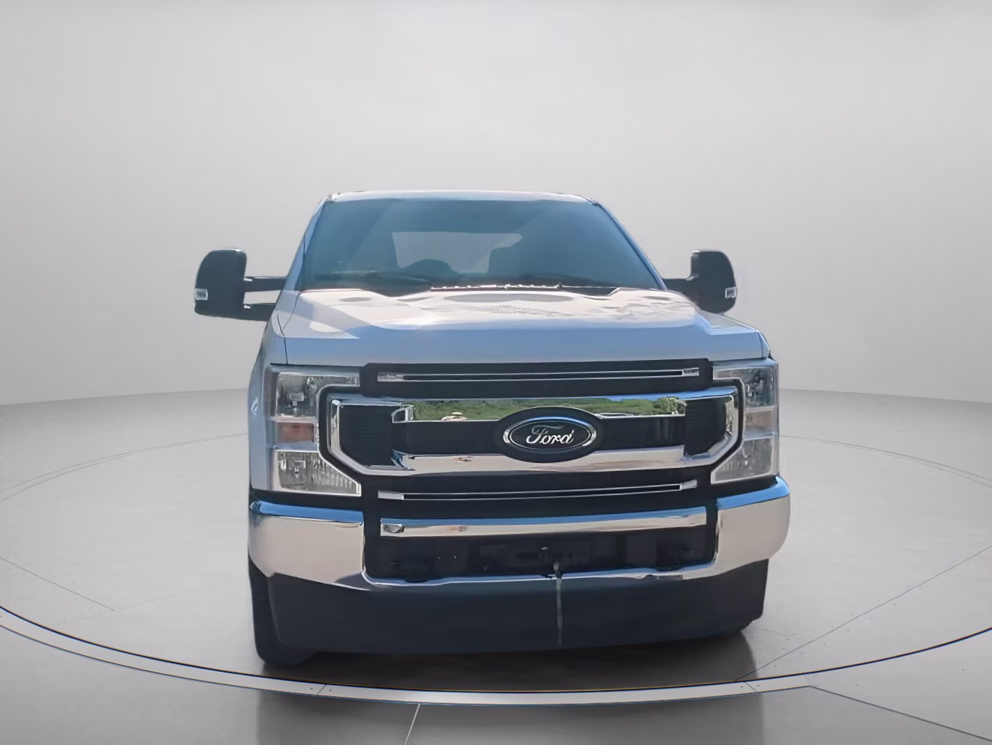 2022 Oxford White Ford Super Duty F-250 SRW XLT Crew Cab Pickup 4X4 Truck
