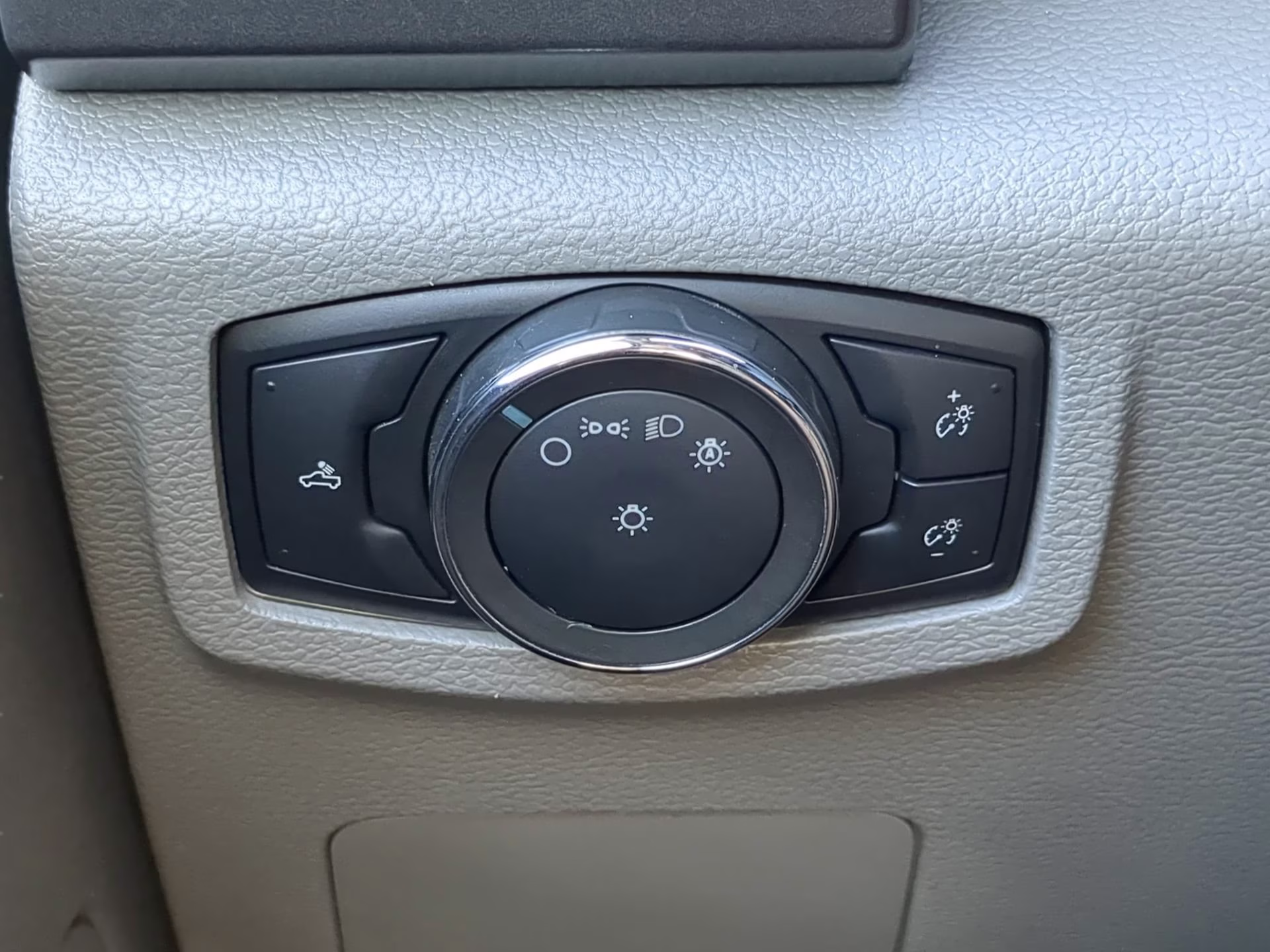 2022 Oxford White Ford Super Duty F-250 SRW XLT Crew Cab Pickup 4X4 Truck