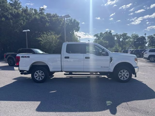 2022 Oxford White Ford Super Duty F-250 SRW XLT Crew Cab Pickup 4X4 Truck