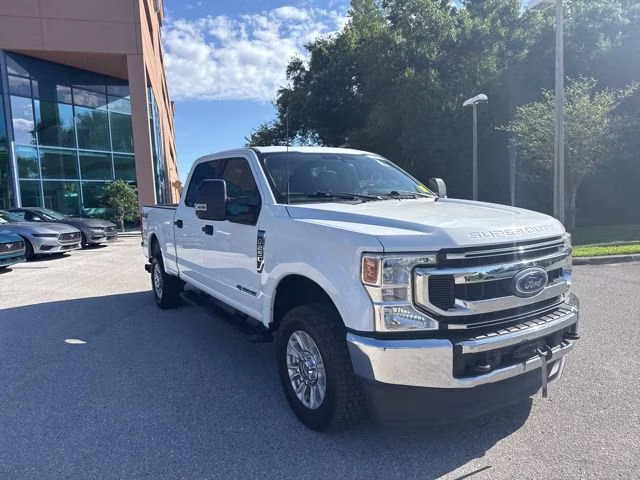 2022 Oxford White Ford Super Duty F-250 SRW XLT Crew Cab Pickup 4X4 Truck