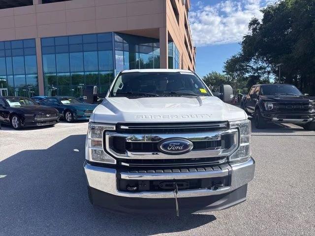 2022 Oxford White Ford Super Duty F-250 SRW XLT Crew Cab Pickup 4X4 Truck