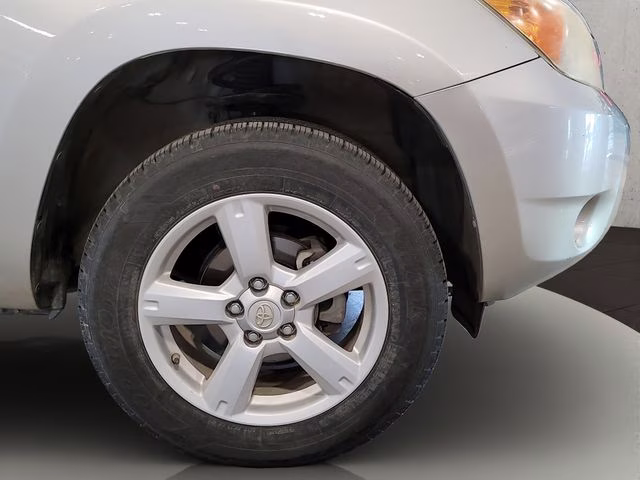 2008 Classic Silver Metallic Toyota RAV4 Base 4X4 SUV