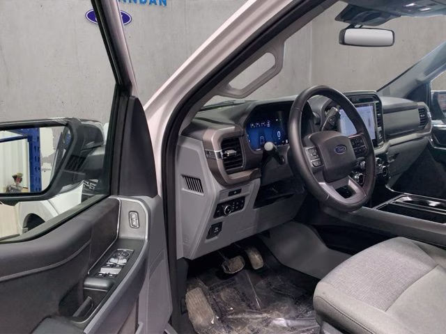 2025 Oxford White Ford F-150 XLT 4X4 Truck