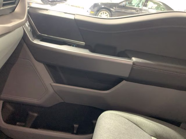 2025 Oxford White Ford F-150 XLT 4X4 Truck
