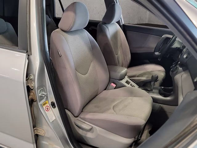2008 Classic Silver Metallic Toyota RAV4 Base 4X4 SUV