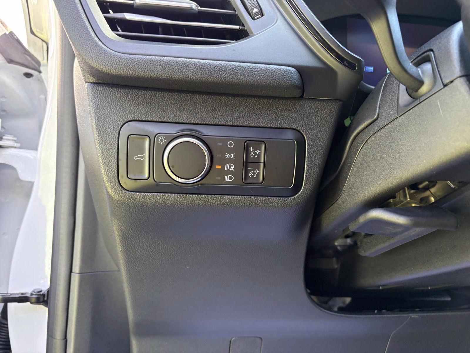 2024 Star White Metallic Tri-Coat Ford Escape ST-Line AWD SUV