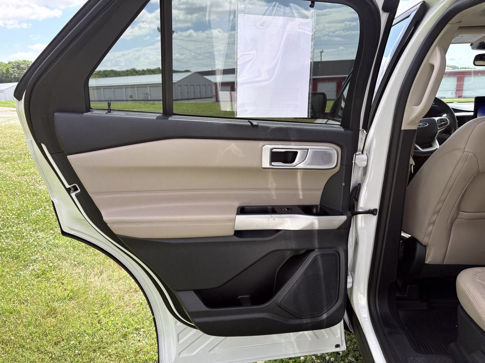 2023 Star White Metallic Tri-Coat Ford Explorer Limited 4X4 SUV