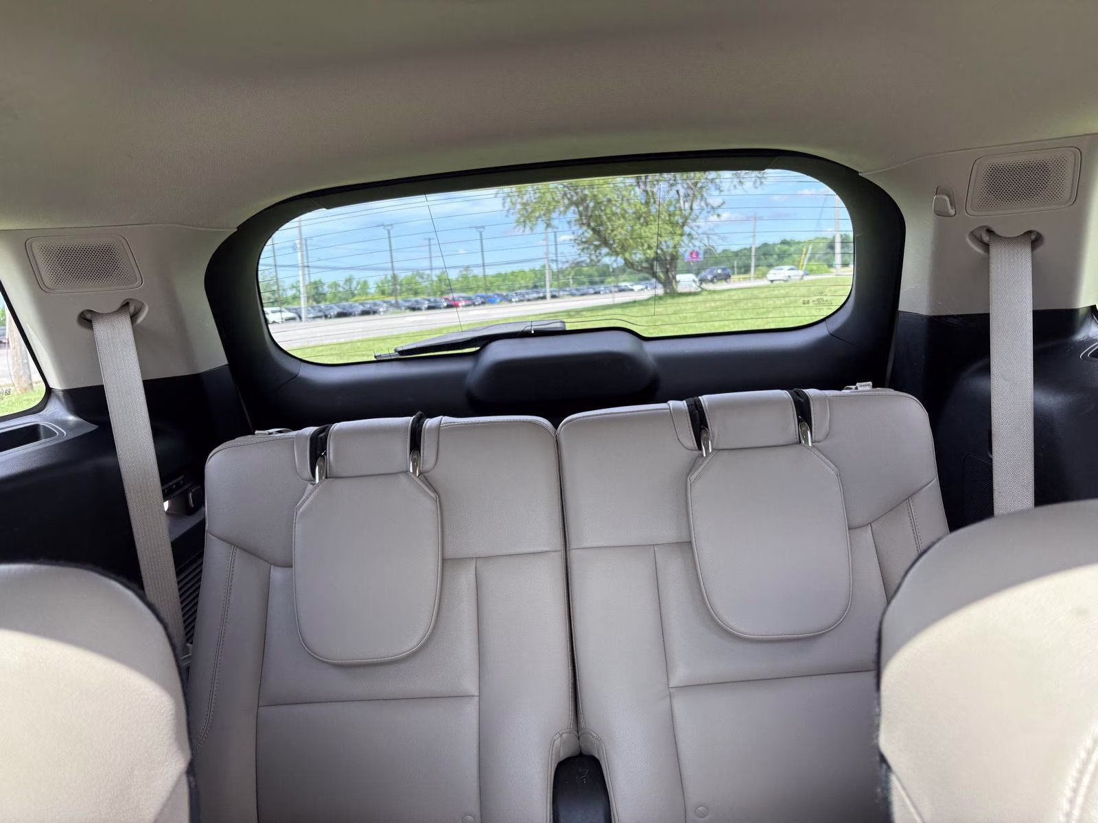 2023 Star White Metallic Tri-Coat Ford Explorer Limited 4X4 SUV