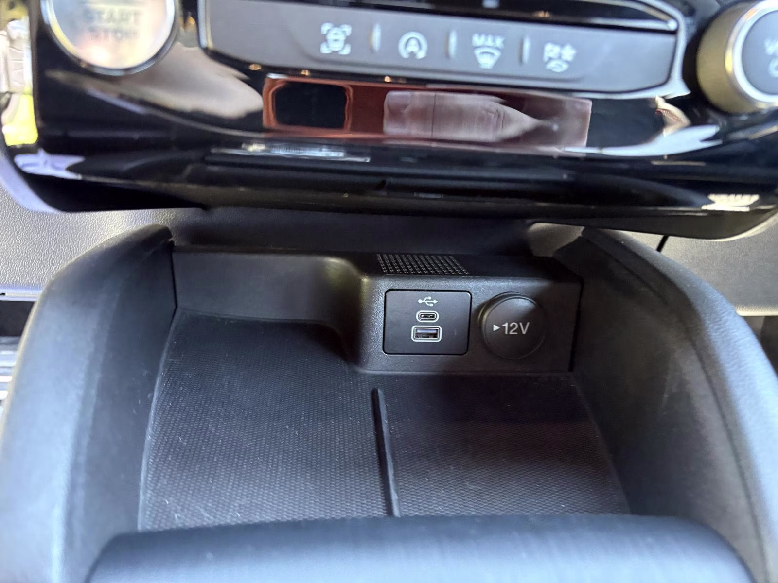 2024 Star White Metallic Tri-Coat Ford Escape ST-Line AWD SUV