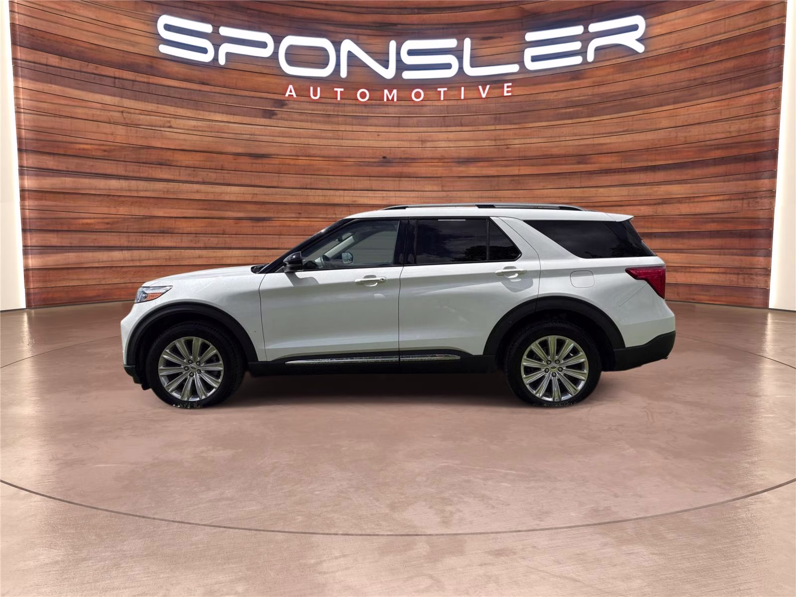 2023 Star White Metallic Tri-Coat Ford Explorer Limited 4X4 SUV