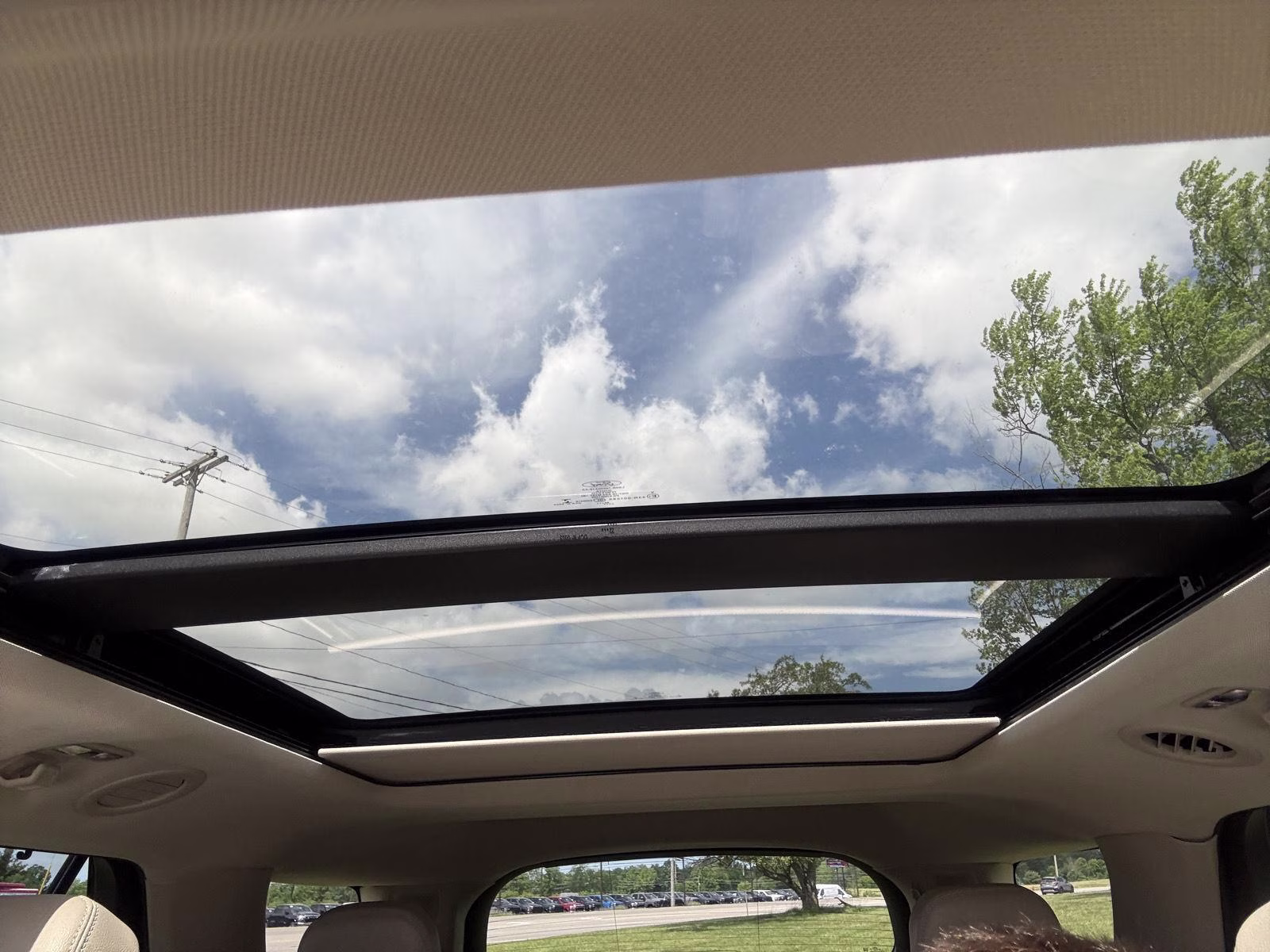 2023 Star White Metallic Tri-Coat Ford Explorer Limited 4X4 SUV