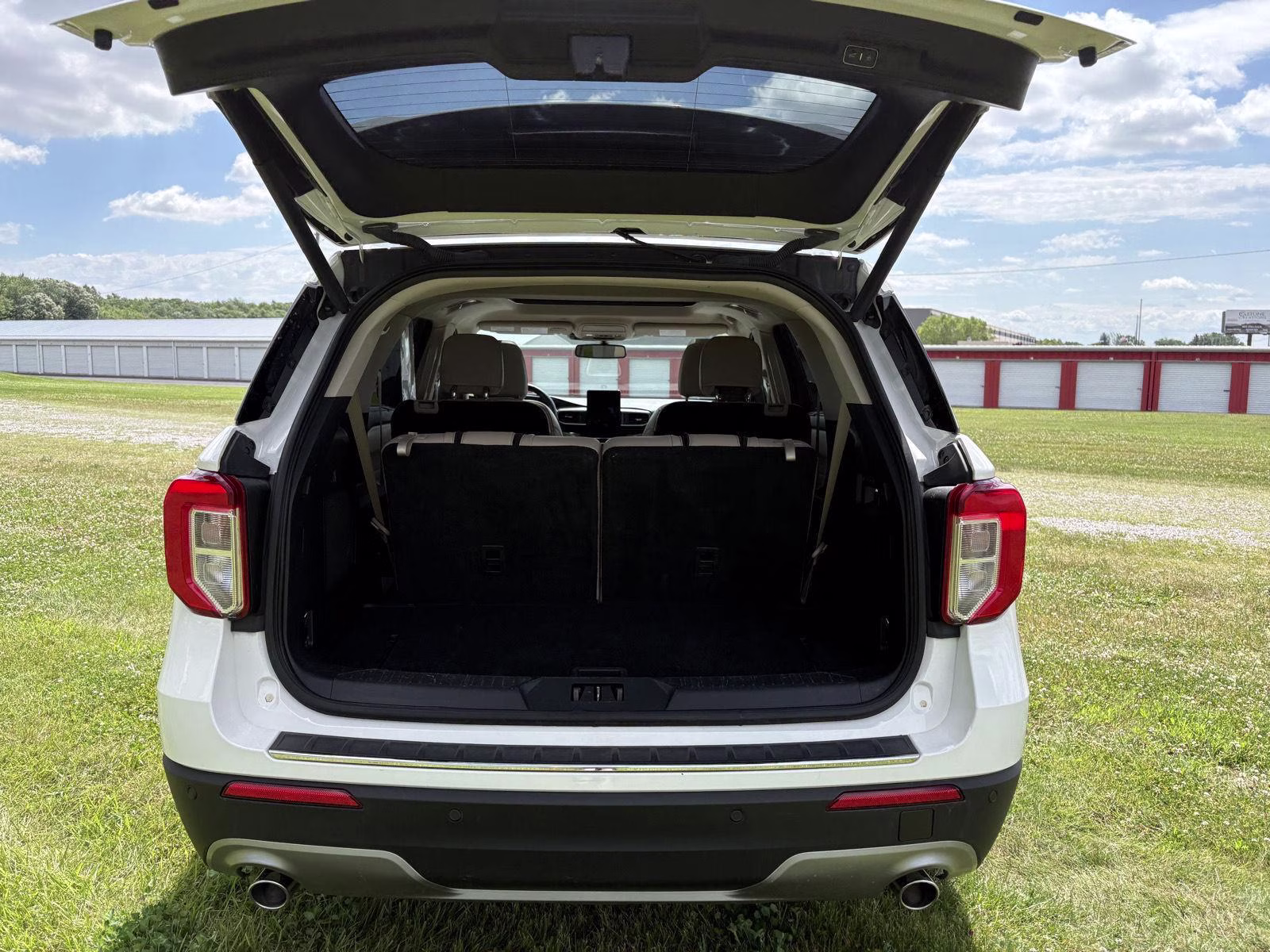 2023 Star White Metallic Tri-Coat Ford Explorer Limited 4X4 SUV