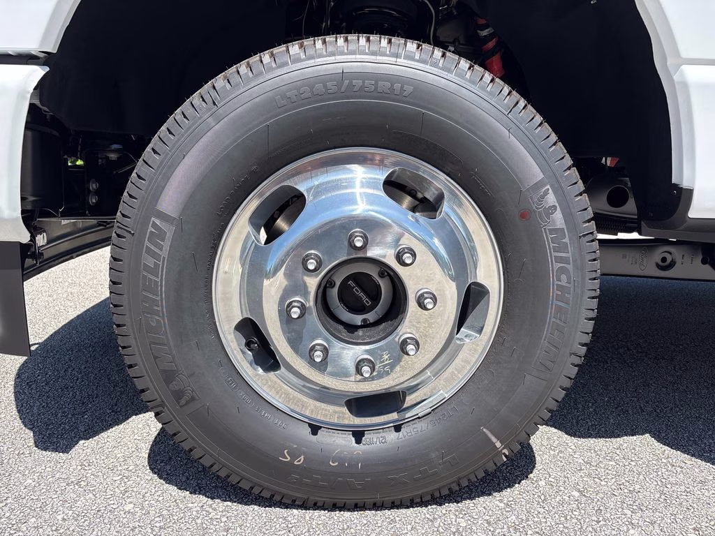 2026 Oxford White Ford Super Duty F-350 DRW XL 4X4 Truck