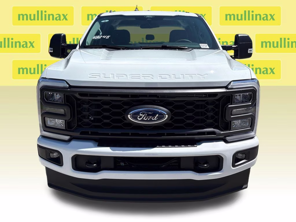 2026 Oxford White Ford Super Duty F-350 DRW XL 4X4 Truck