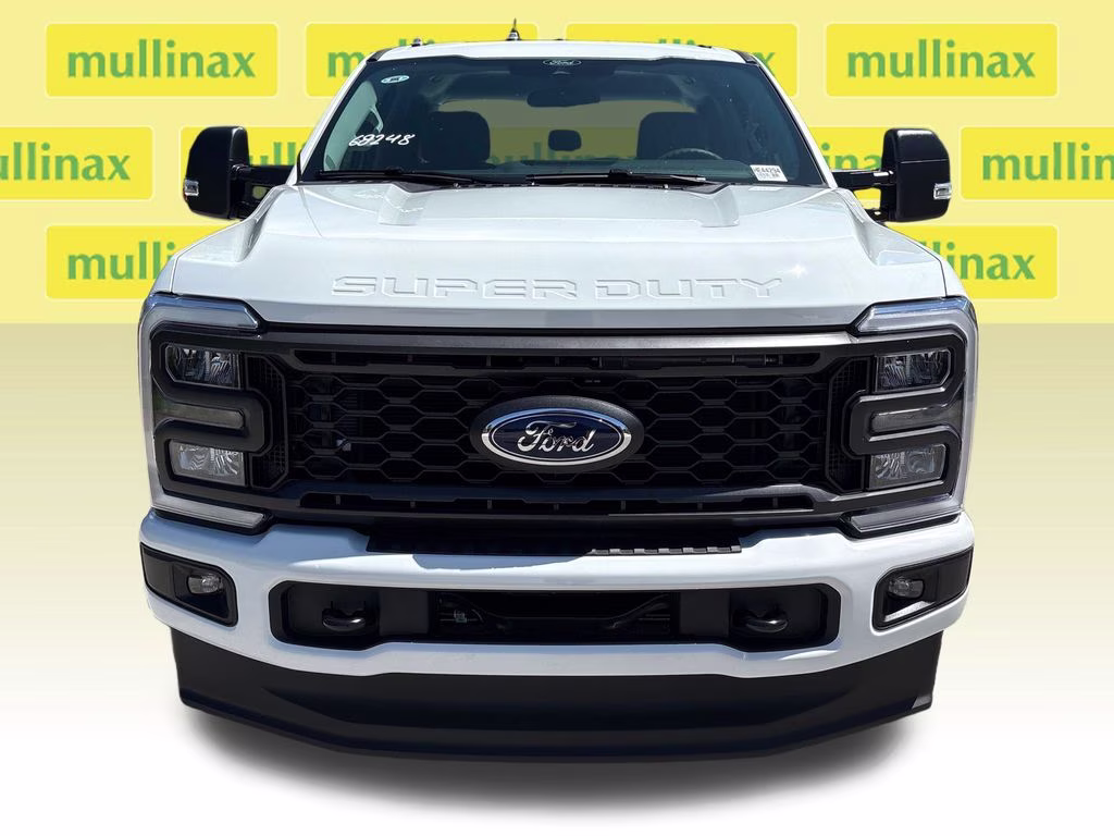 2026 Oxford White Ford Super Duty F-350 DRW XL 4X4 Truck