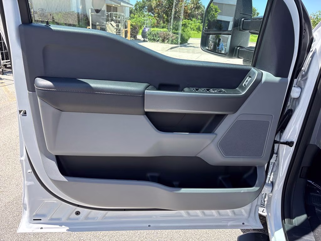 2026 Oxford White Ford Super Duty F-350 DRW XL 4X4 Truck