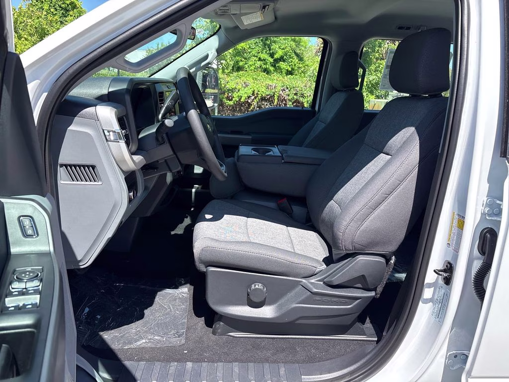 2026 Oxford White Ford Super Duty F-350 DRW XL 4X4 Truck