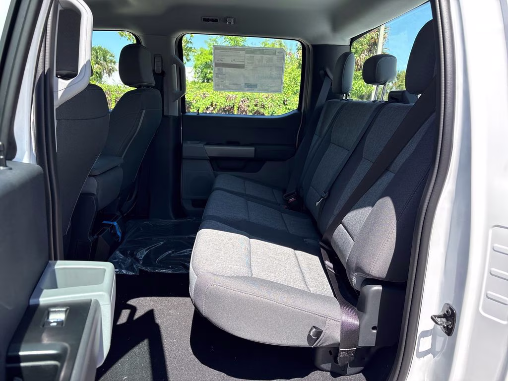 2026 Oxford White Ford Super Duty F-350 DRW XL 4X4 Truck