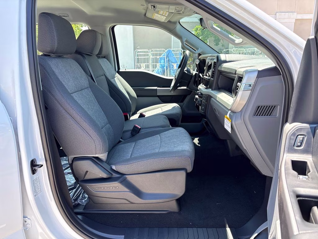 2026 Oxford White Ford Super Duty F-350 DRW XL 4X4 Truck