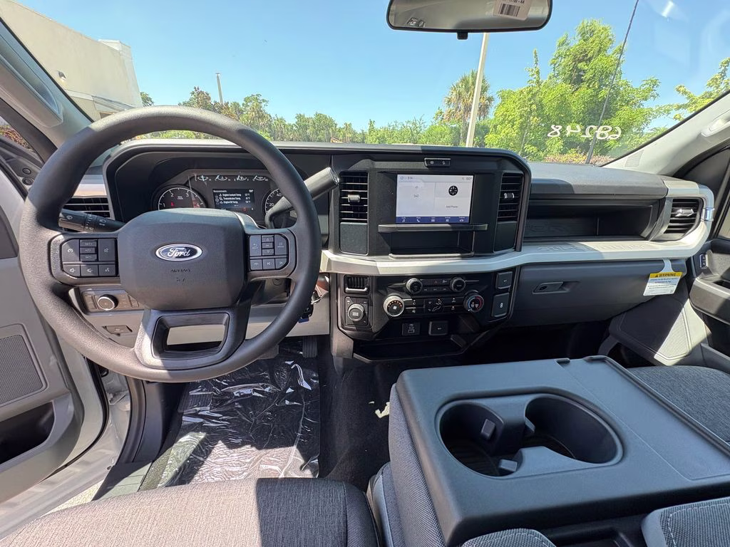 2026 Oxford White Ford Super Duty F-350 DRW XL 4X4 Truck