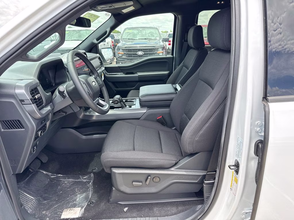 2026 Oxford White Ford F-150 XLT 4X4 Truck