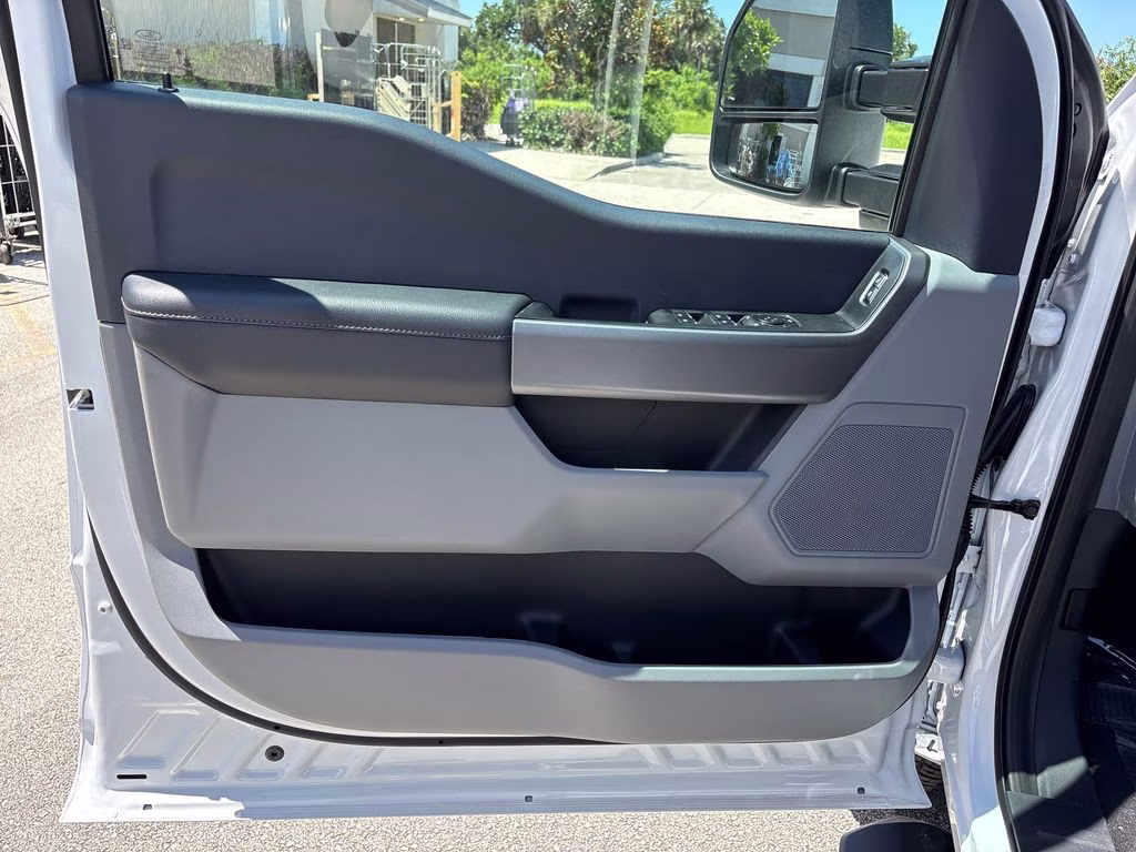 2026 Oxford White Ford Super Duty F-350 DRW XL 4X4 Truck