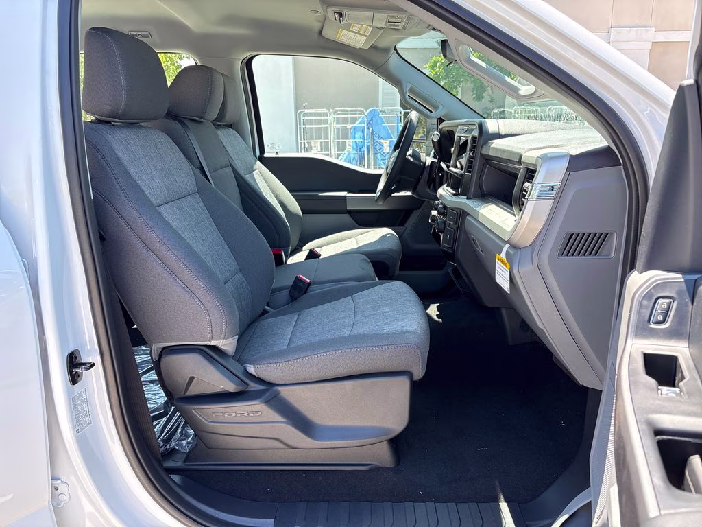 2026 Oxford White Ford Super Duty F-350 DRW XL 4X4 Truck