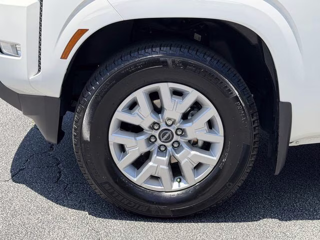 2024 Glacier White Nissan Frontier SV RWD Truck