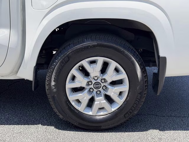 2024 Glacier White Nissan Frontier SV RWD Truck