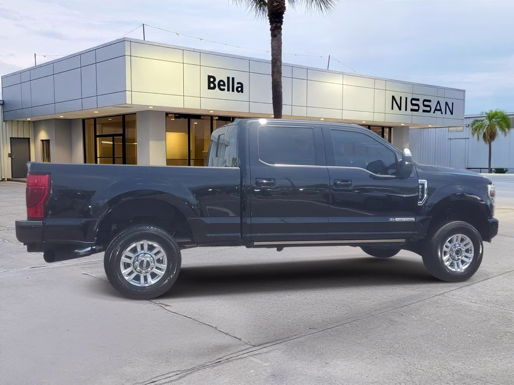 2022 Black Metallic Ford Super Duty F-250 SRW Platinum 4X4 Truck