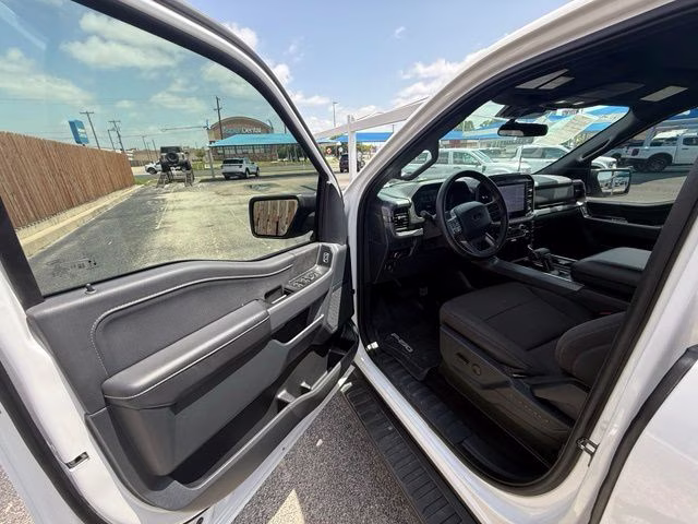 2025 Oxford White Ford F-150 XLT 4X4 Truck