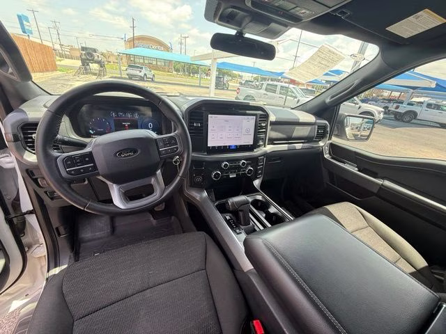 2025 Oxford White Ford F-150 XLT 4X4 Truck