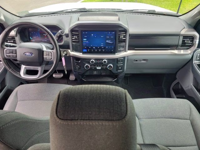 2025 Oxford White Ford F-150 XLT 4X4 Truck