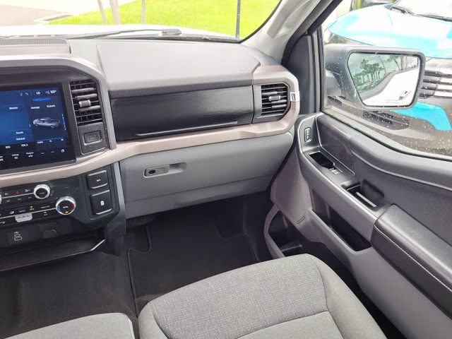 2025 Oxford White Ford F-150 XLT 4X4 Truck