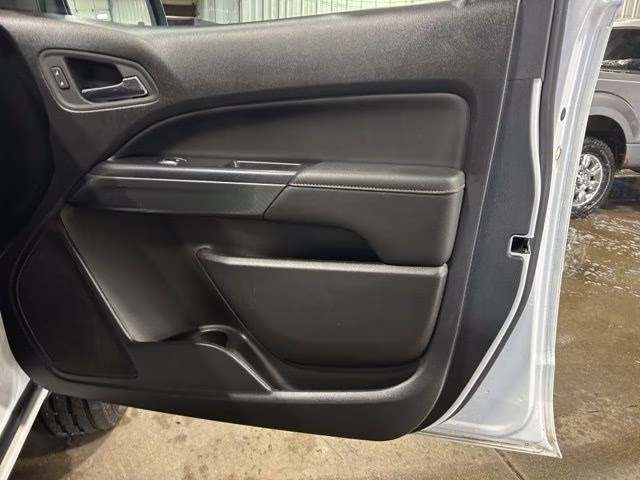 2021 Summit White GMC Canyon AT4 w/Leather 4X4 Truck