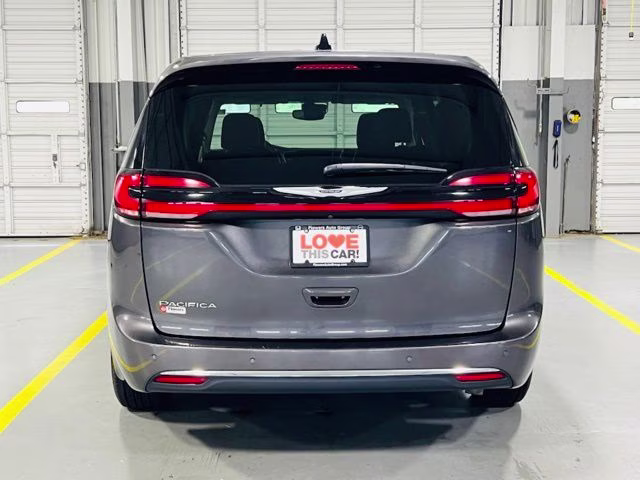 2023 Granite Crystal Metallic Clearcoat Chrysler Pacifica Touring L FWD Van