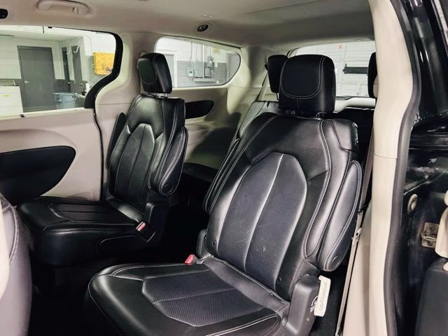 2023 Granite Crystal Metallic Clearcoat Chrysler Pacifica Touring L FWD Van