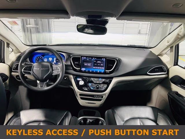 2023 Granite Crystal Metallic Clearcoat Chrysler Pacifica Touring L FWD Van