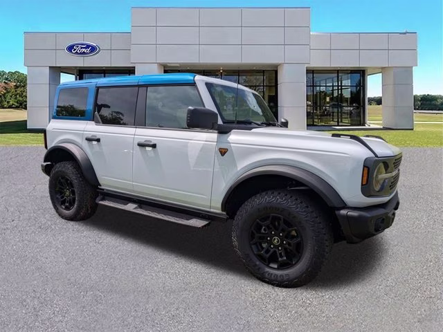 2026 Oxford White Ford Bronco Badlands 4X4 Convertible