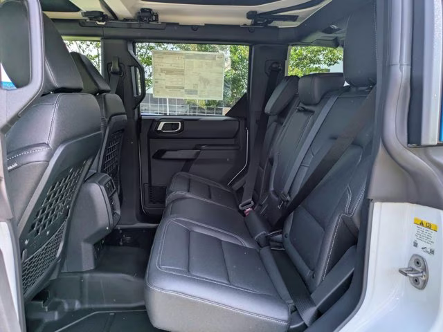 2026 Oxford White Ford Bronco Badlands 4X4 Convertible