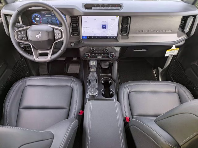 2026 Oxford White Ford Bronco Badlands 4X4 Convertible