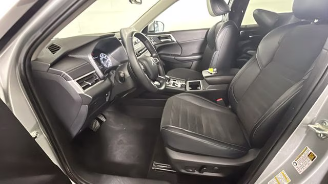 2024 Silver Mitsubishi Outlander SE Black Edition w/Pano Roof AWD SUV