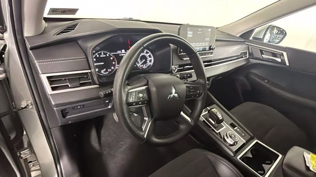 2024 Silver Mitsubishi Outlander SE Black Edition w/Pano Roof AWD SUV
